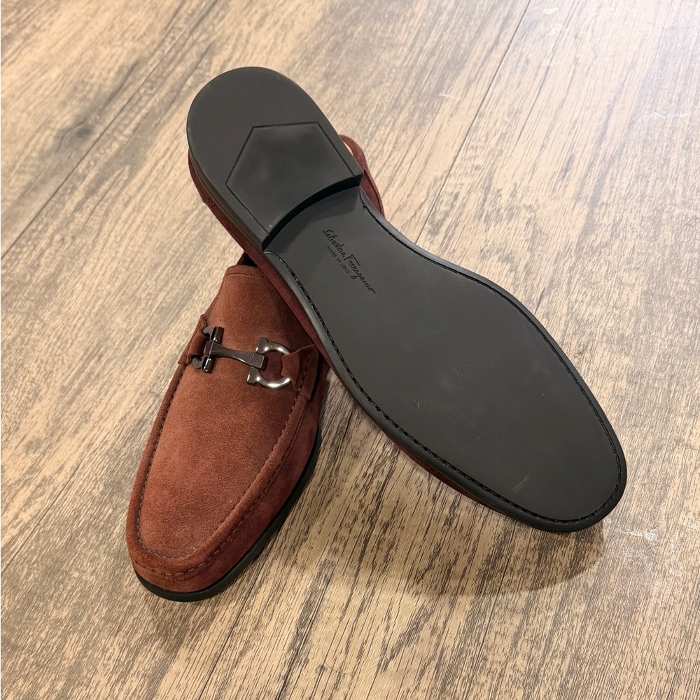 Like NEW Salvatore Ferragamo Men's Grandioso Suede Loafers - Burgundy Suade - Picture 2 of 7